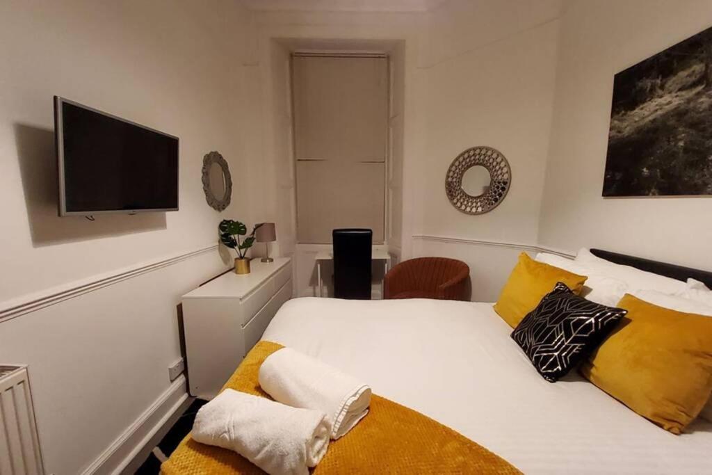 Leith Spectacular Apartment By Sensational Stay Short Lets & Serviced Accommodation With 6 Separate Beds & 2 Baths エディンバラ エクステリア 写真