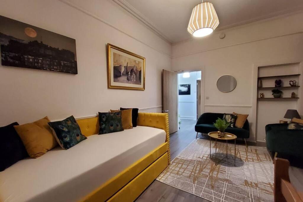 Leith Spectacular Apartment By Sensational Stay Short Lets & Serviced Accommodation With 6 Separate Beds & 2 Baths エディンバラ エクステリア 写真
